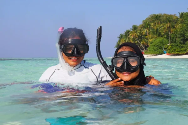 Me And Shaha Snorkelling 1 1600x1200 1